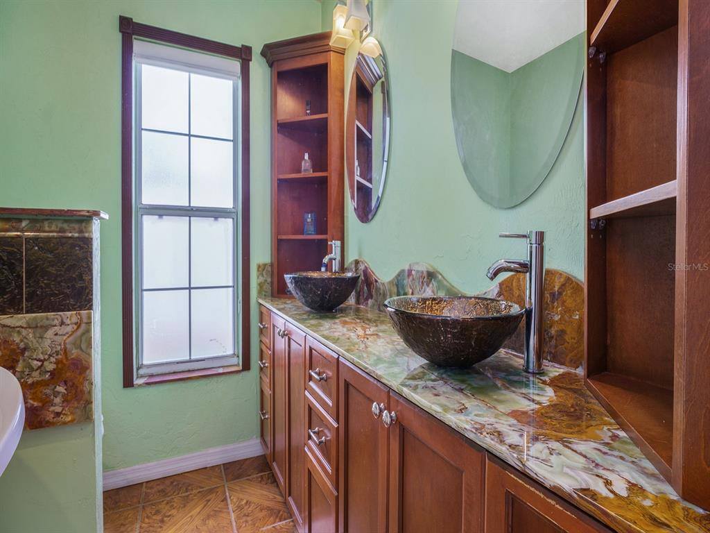 2596 65 Avenue South, Saint Petersburg, FL 33712