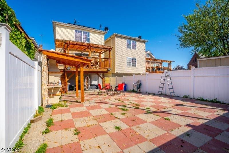 124 Smith St, Elizabeth City, NJ 07201