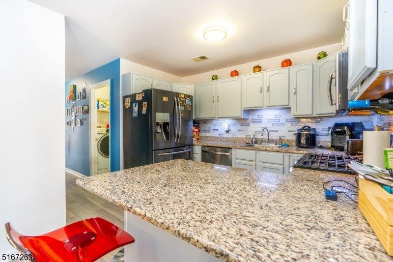 124 Smith St, Elizabeth City, NJ 07201