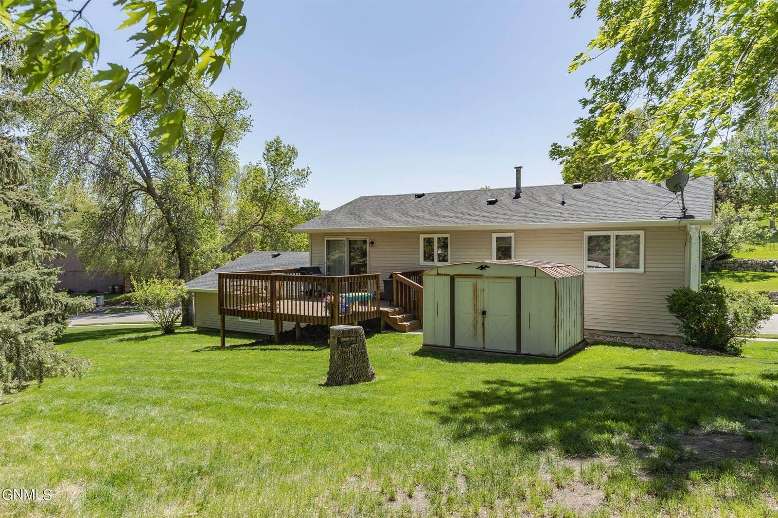 612 Lohstreter Road NW, Mandan, ND 58554