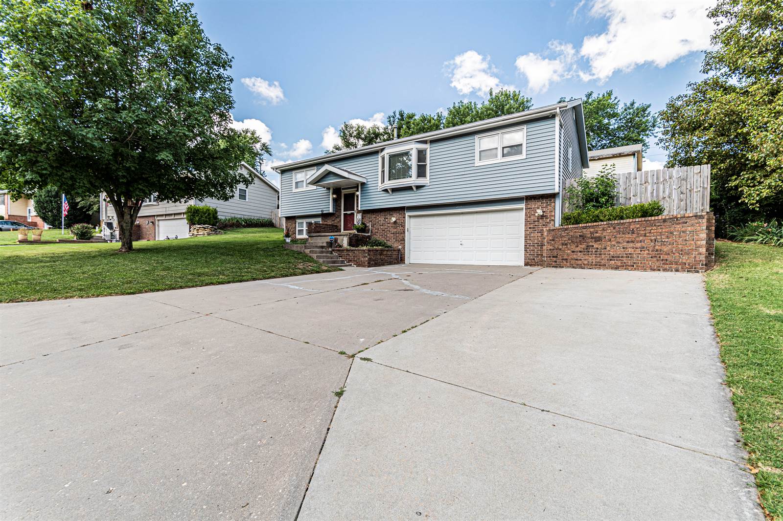 204 Robin Hood Drive, Junction City, KS 66441