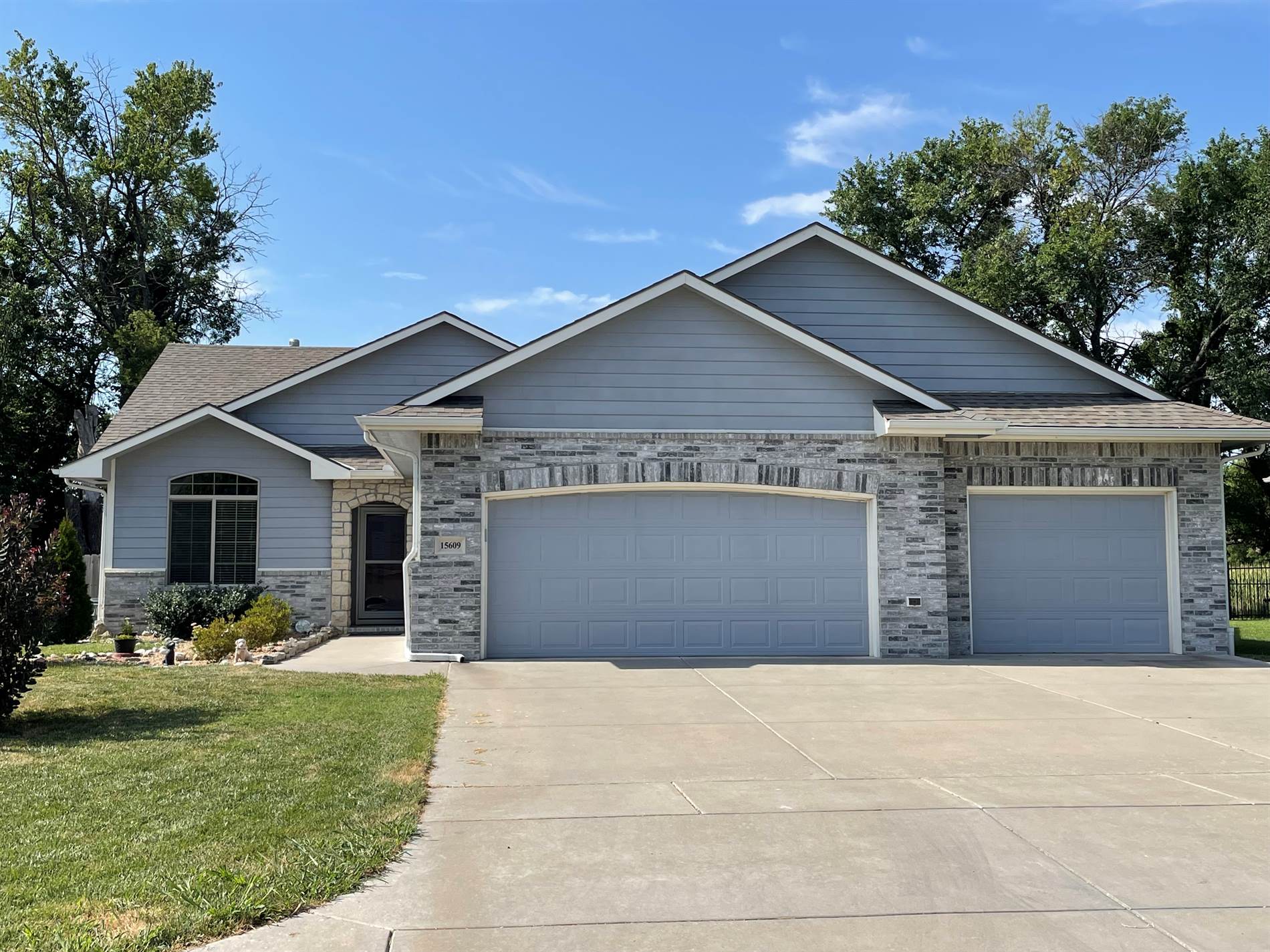 15609 E Rosewood St, Wichita, KS 67230