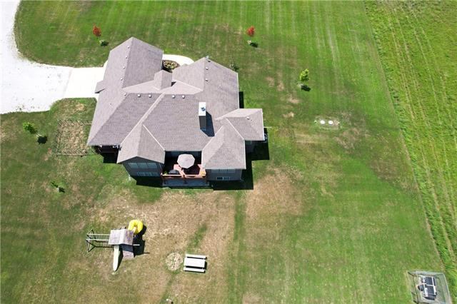 35401 Hedge Lane, Paola, KS 66071