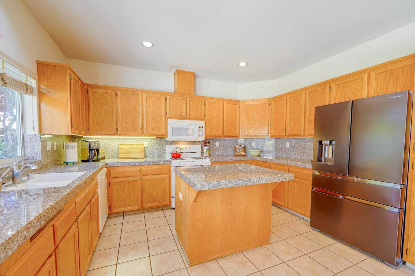 1580 Bayberry ST, Hollister, CA 95023