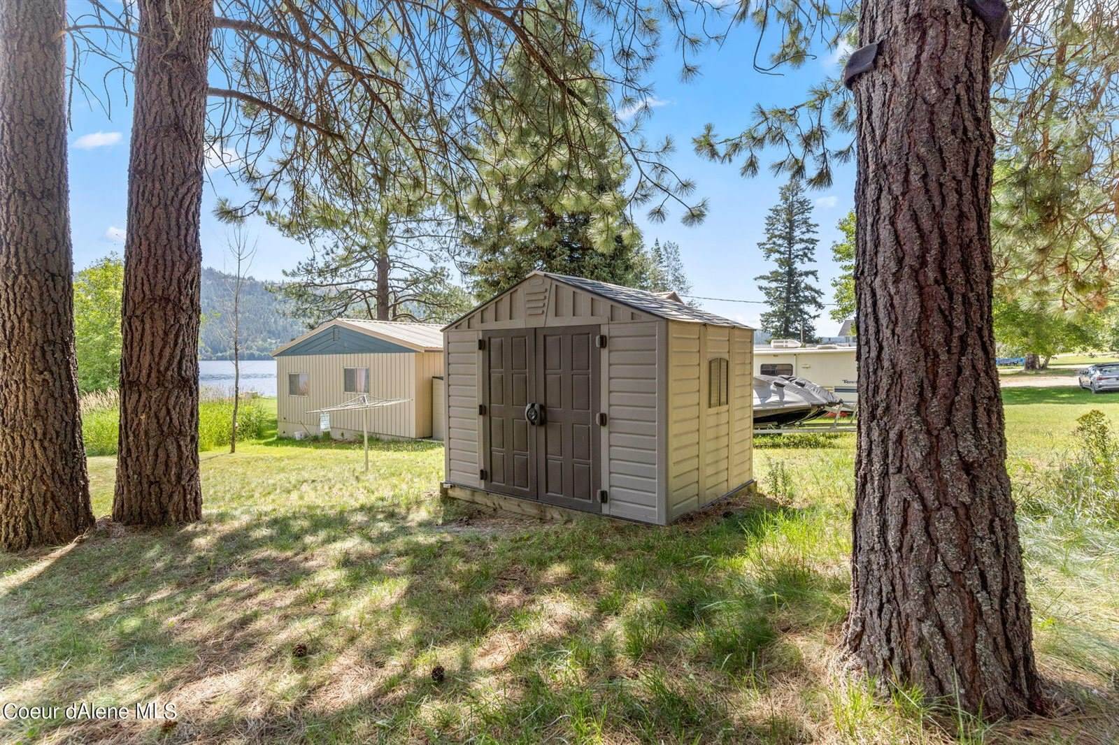 92 Loon Ln, Cocolalla, ID 83813