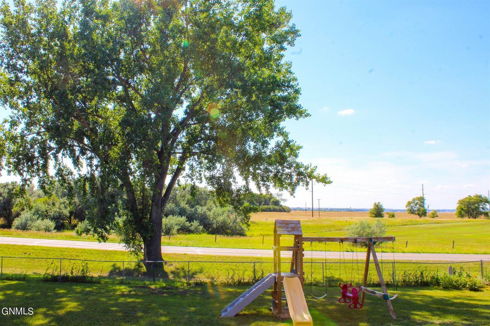 9 Custer Drive, Lincoln, ND 58504