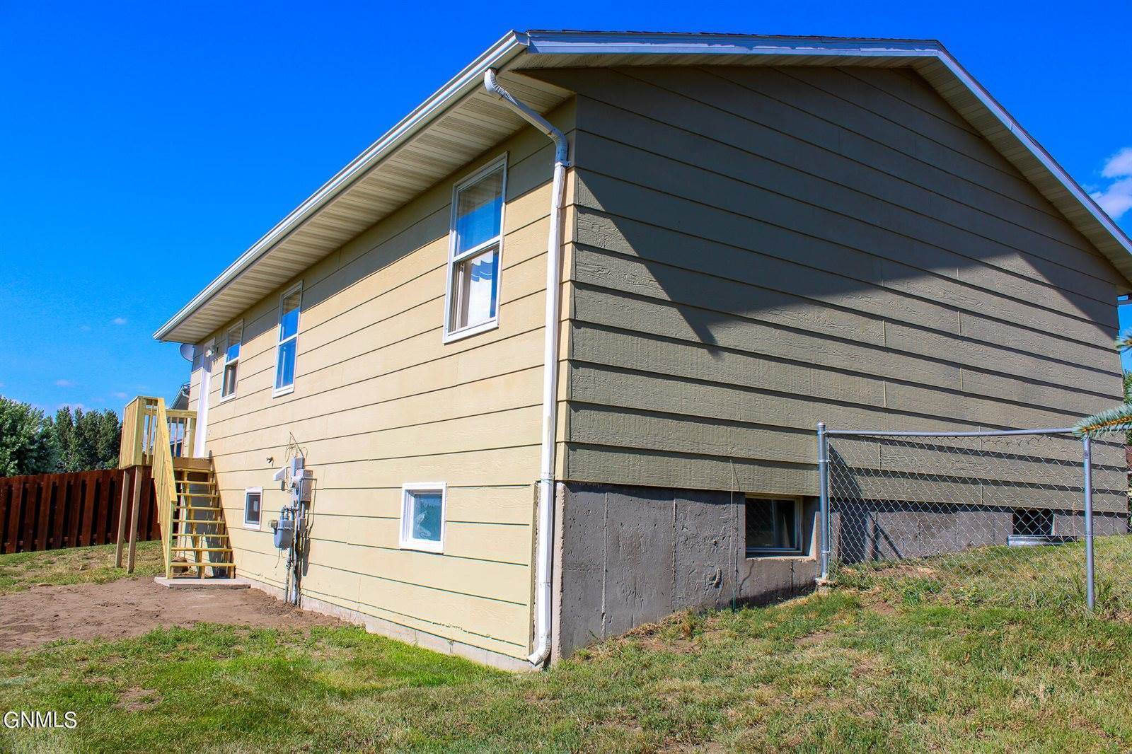 9 Custer Drive, Lincoln, ND 58504