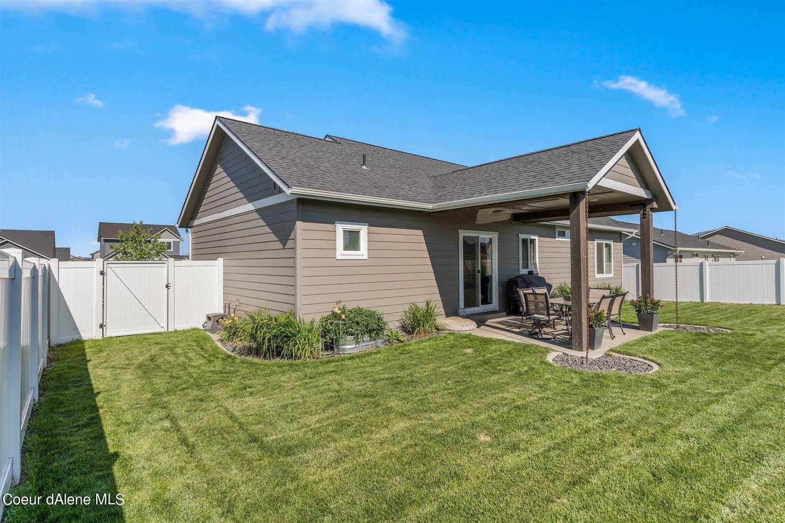 12090 Gipper Loop, Rathdrum, ID 83858