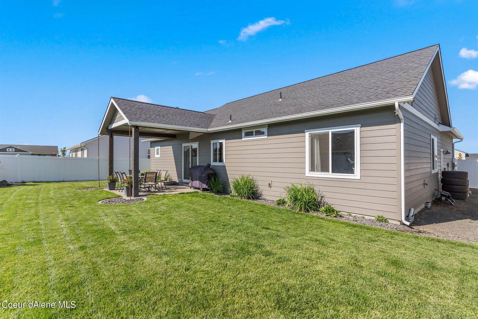 12090 Gipper Loop, Rathdrum, ID 83858