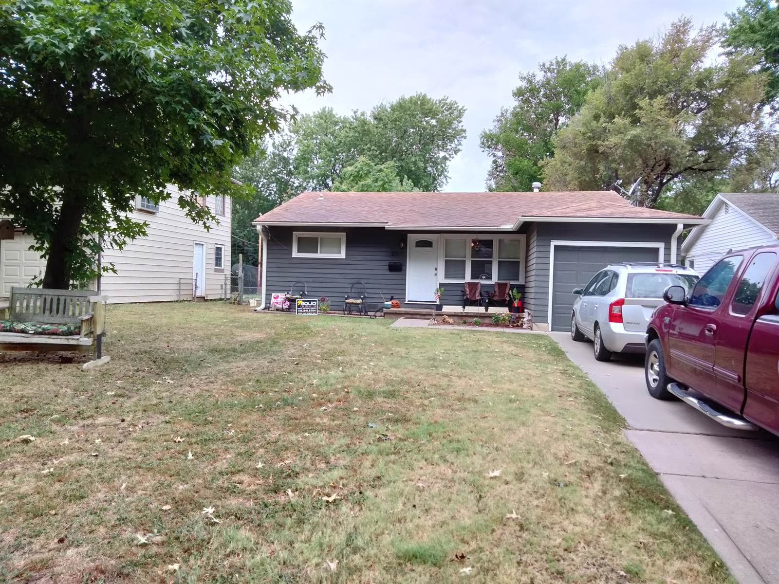 2307 S Crestway St, Wichita, KS 67218