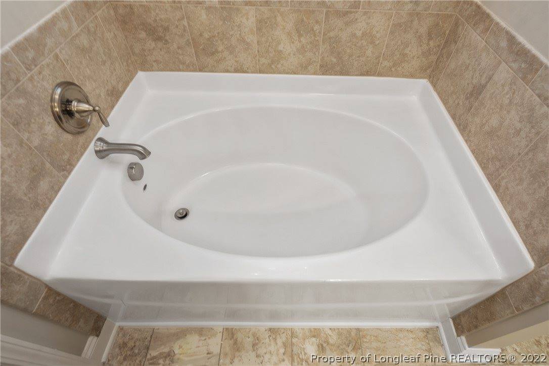 6825 Hunters Den Road, Hope Mills, NC 28348