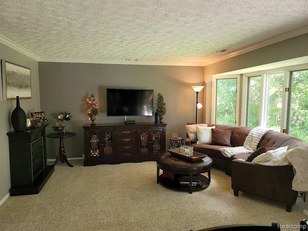 460 Woodstone Road, Waterford Township, MI 48327