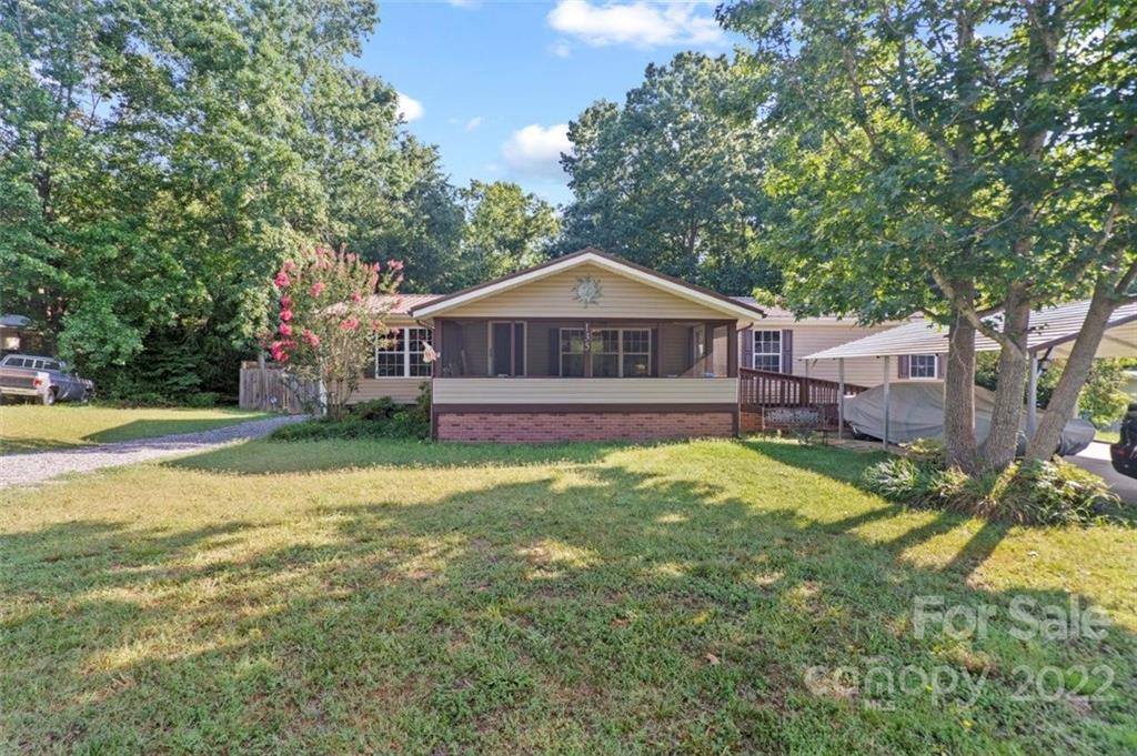 135 Oak Creek Road, Statesville, NC 28625