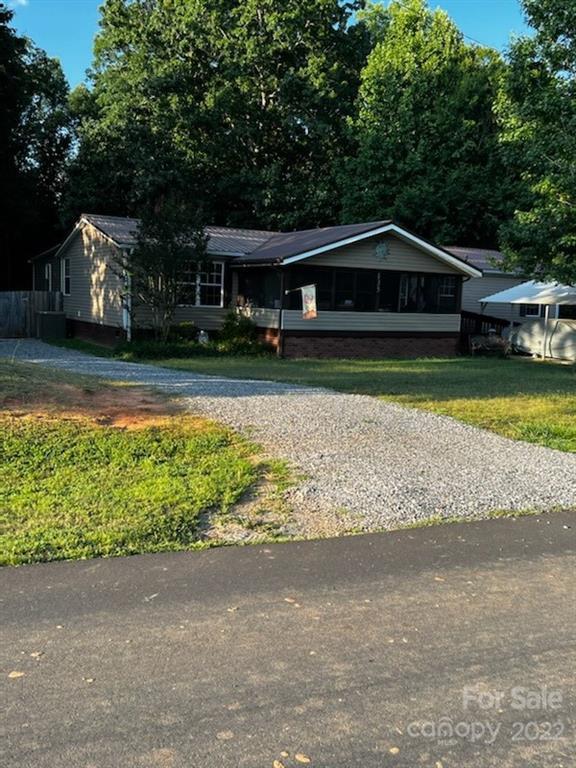 135 Oak Creek Road, Statesville, NC 28625