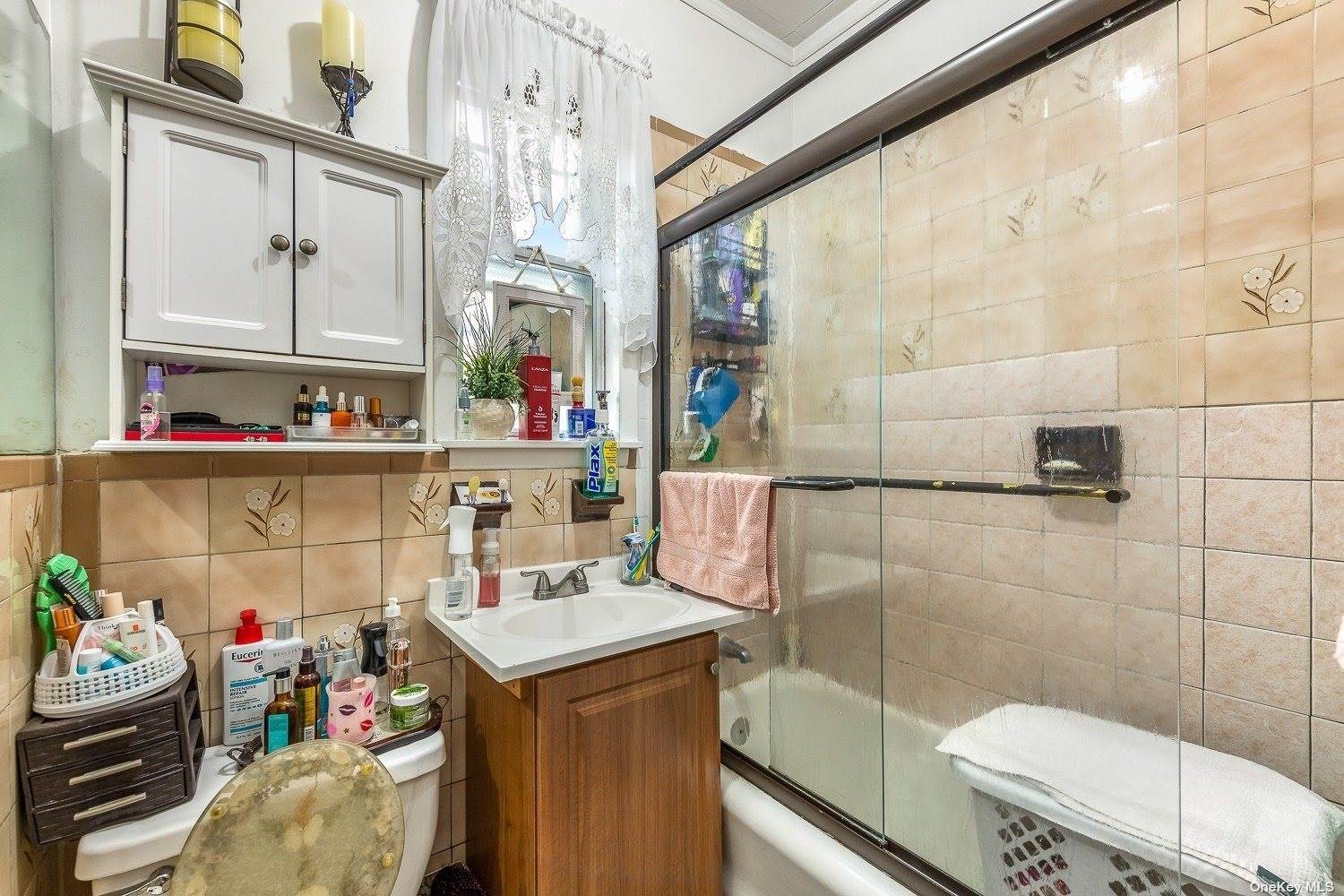 41-09 25th Avenue, Astoria, NY 11103