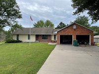 5500 SW Lincolnshire Cir, Topeka, KS 66610