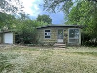 5424 SW 18th ST, Topeka, KS 66604