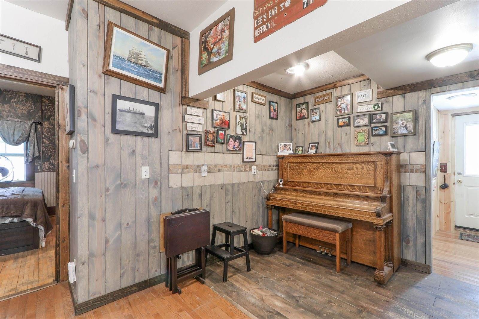 833 High School Street, Almond, WI 54909