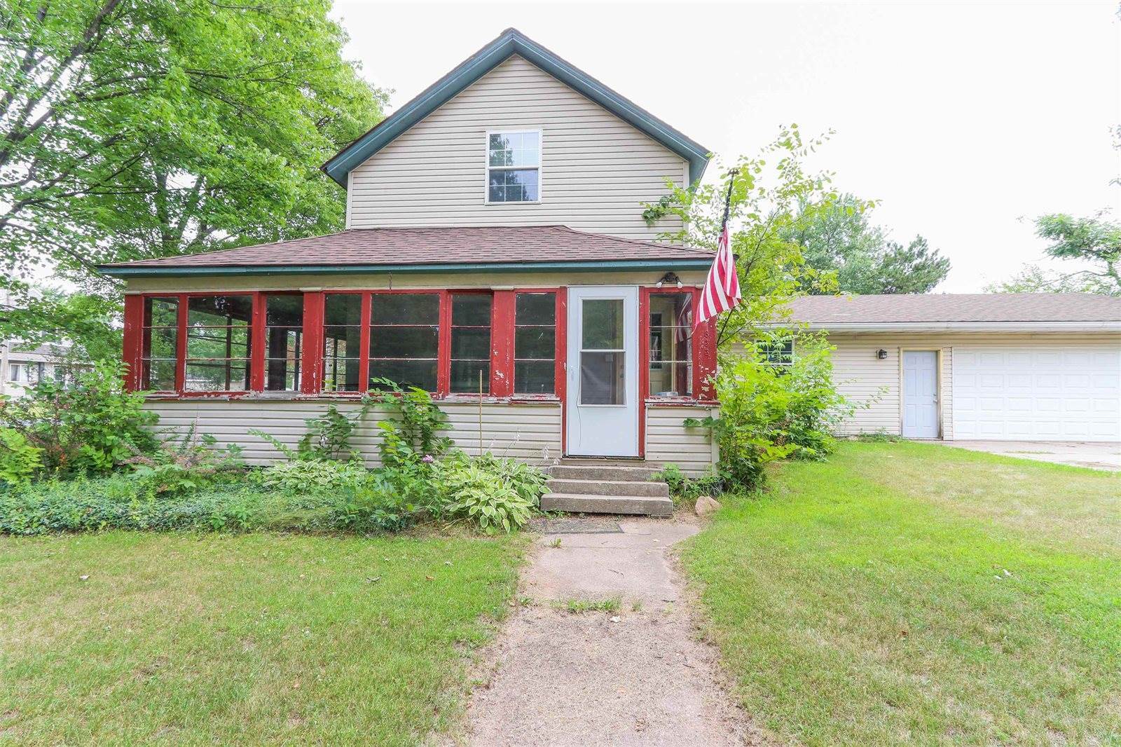 833 High School Street, Almond, WI 54909