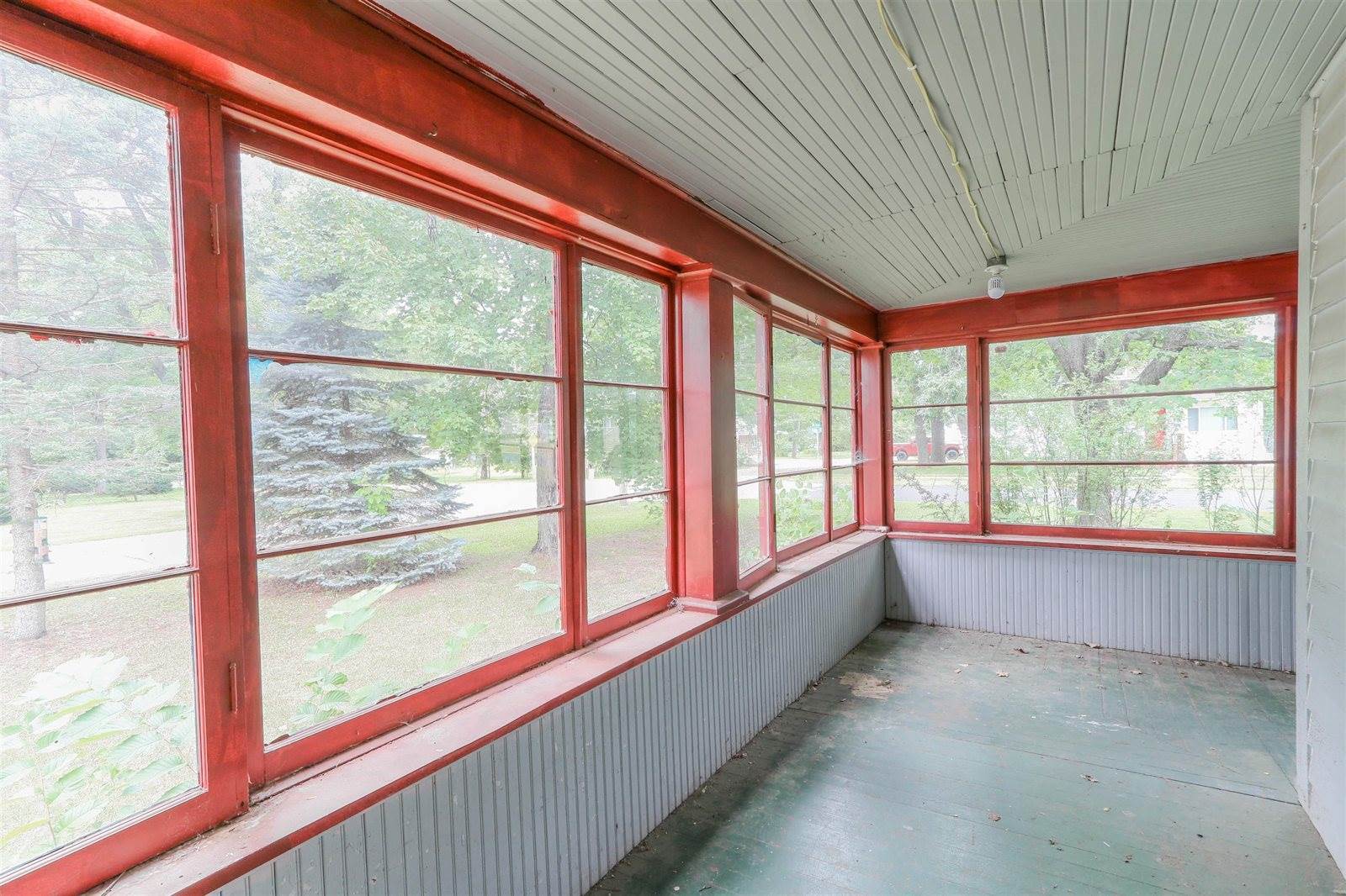 833 High School Street, Almond, WI 54909