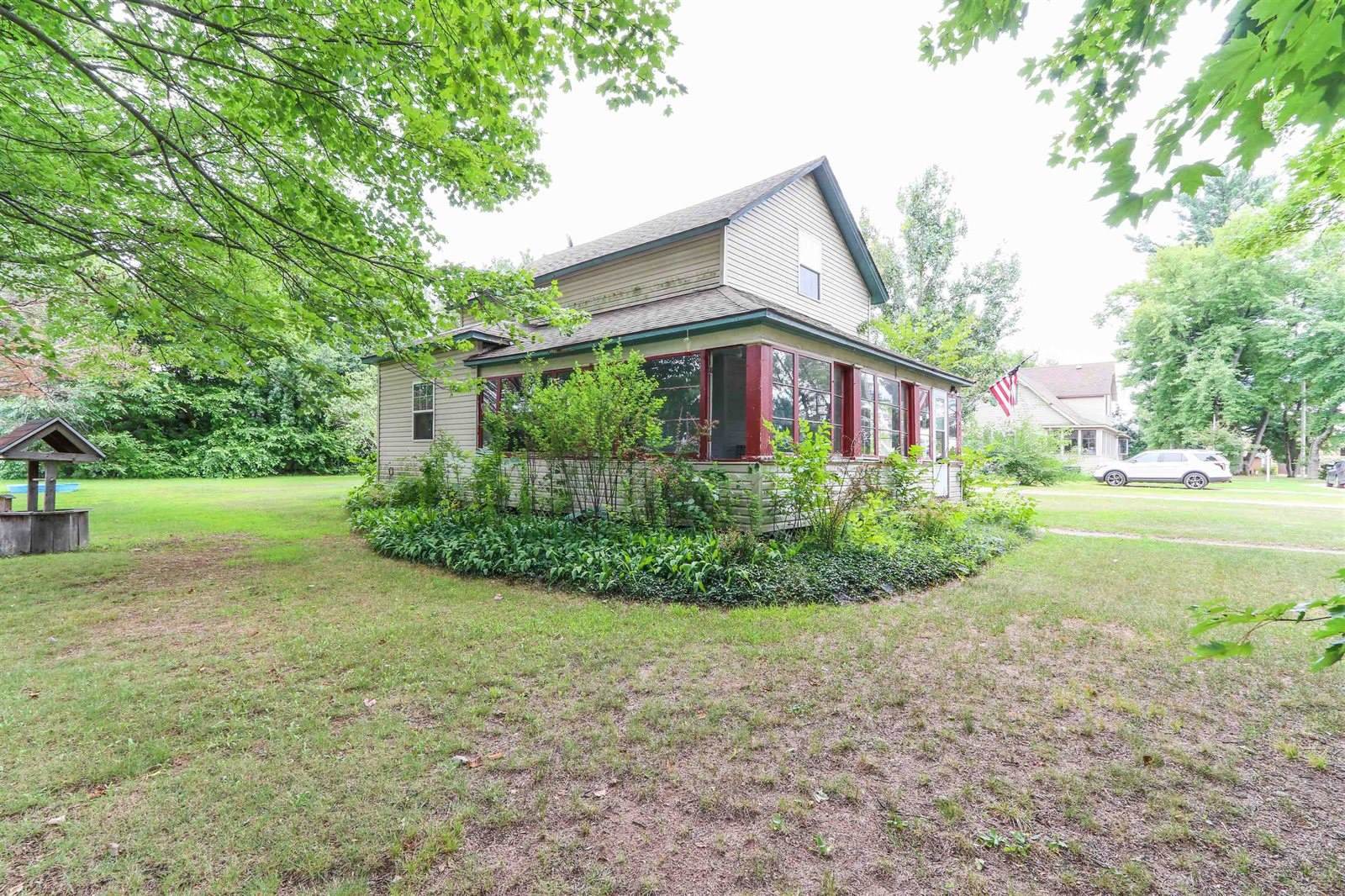 833 High School Street, Almond, WI 54909