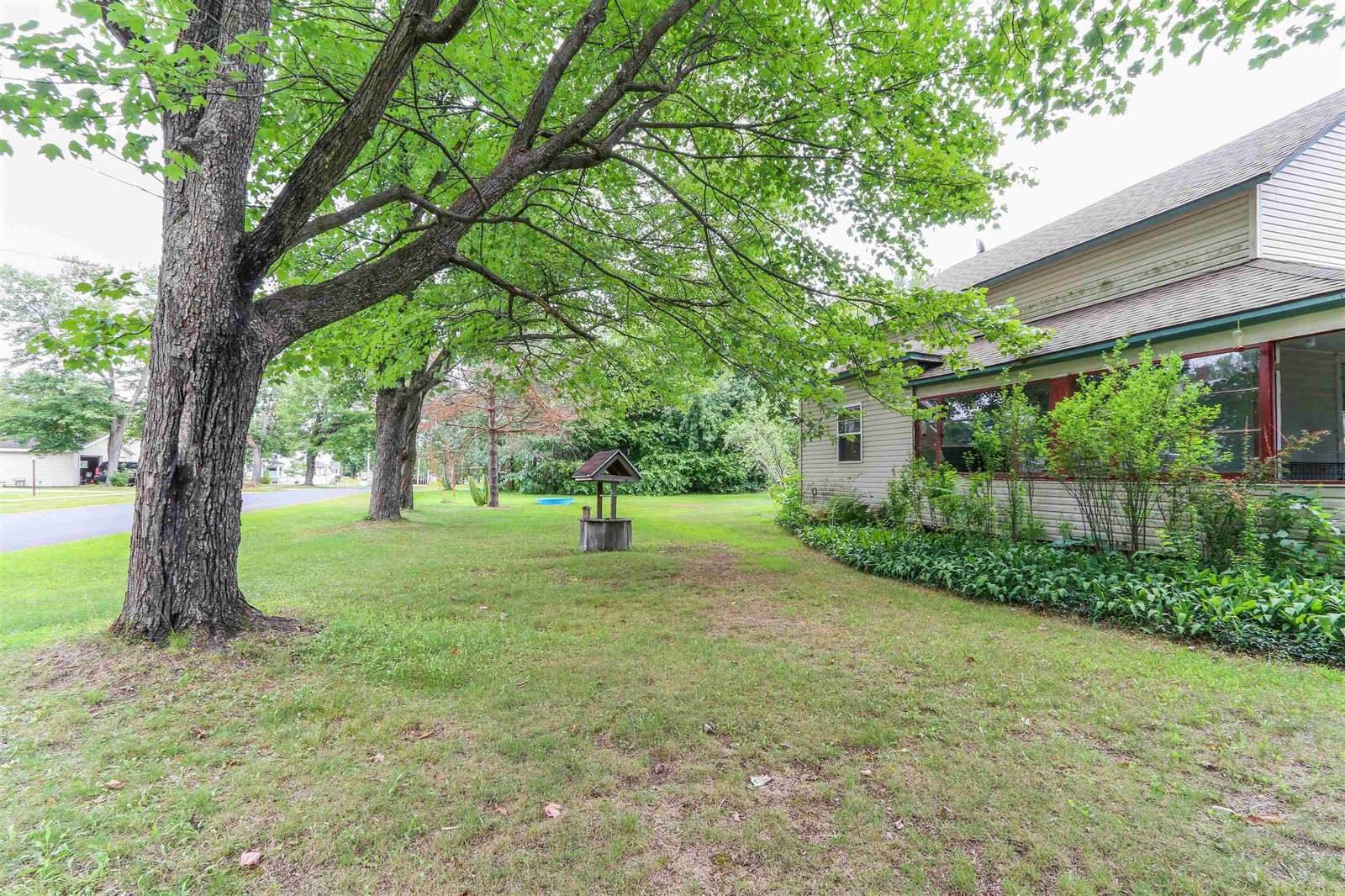 833 High School Street, Almond, WI 54909