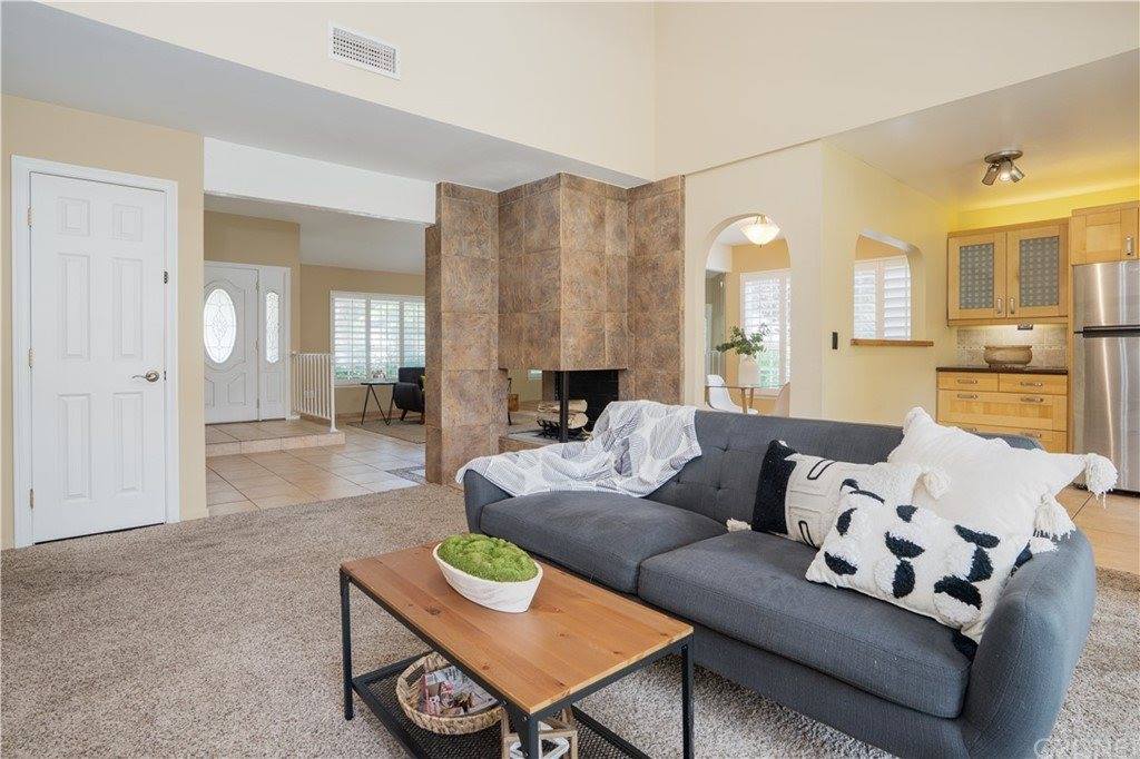 23402 Via Farallon, Valencia, CA 91355