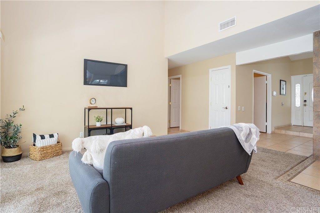 23402 Via Farallon, Valencia, CA 91355