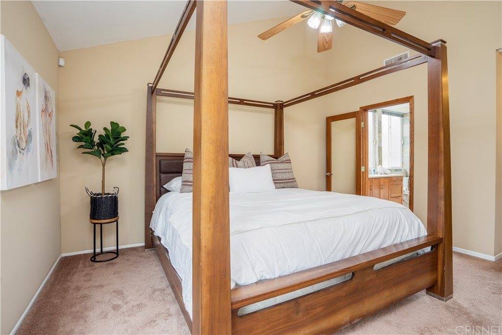 23402 Via Farallon, Valencia, CA 91355