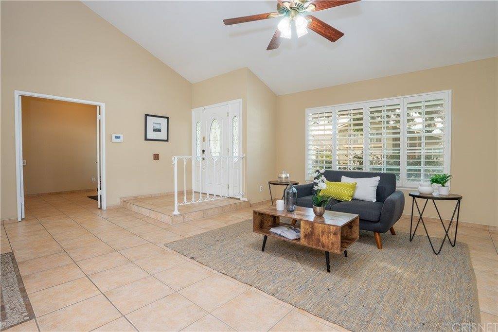 23402 Via Farallon, Valencia, CA 91355