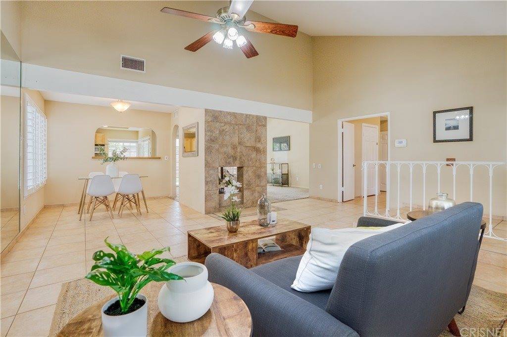 23402 Via Farallon, Valencia, CA 91355
