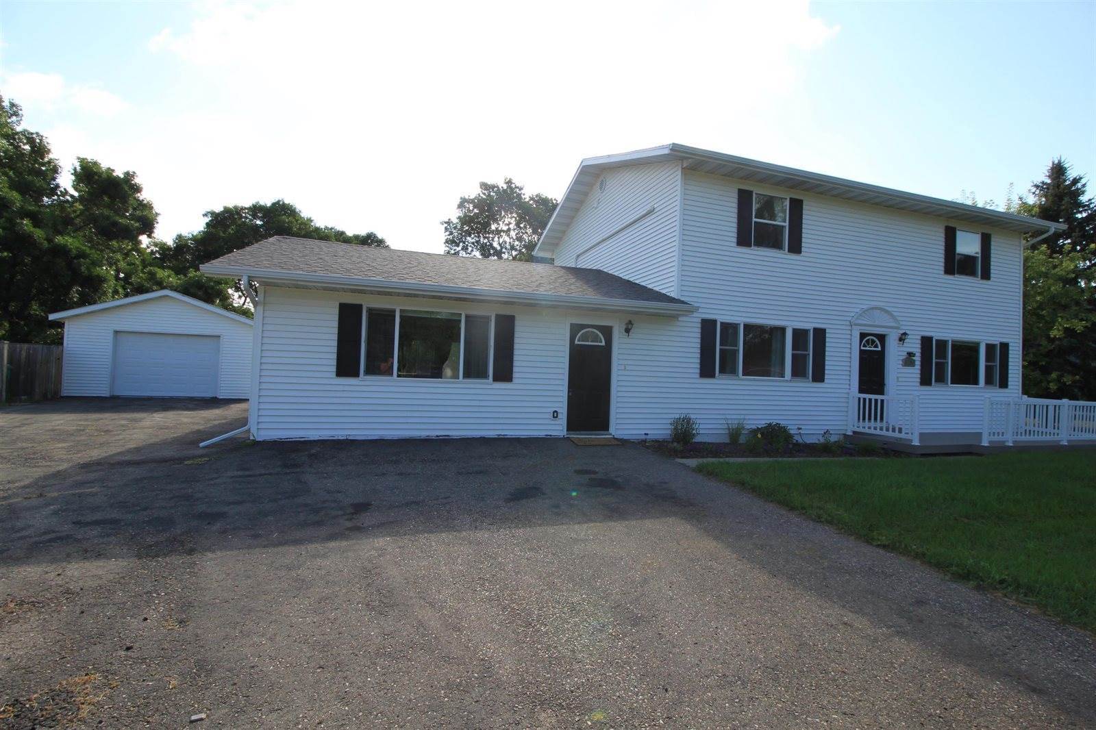 1720 65th St NW, Minot, ND 58703