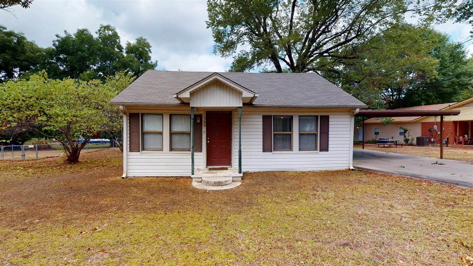 308 Elm St., Maud, TX 75567