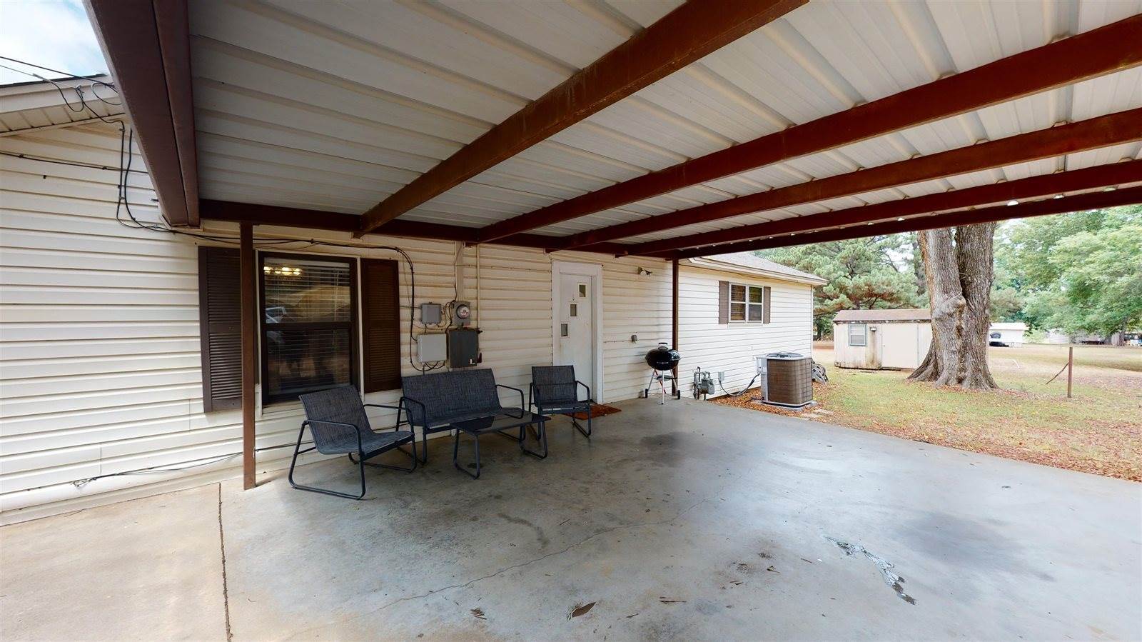 308 Elm St., Maud, TX 75567