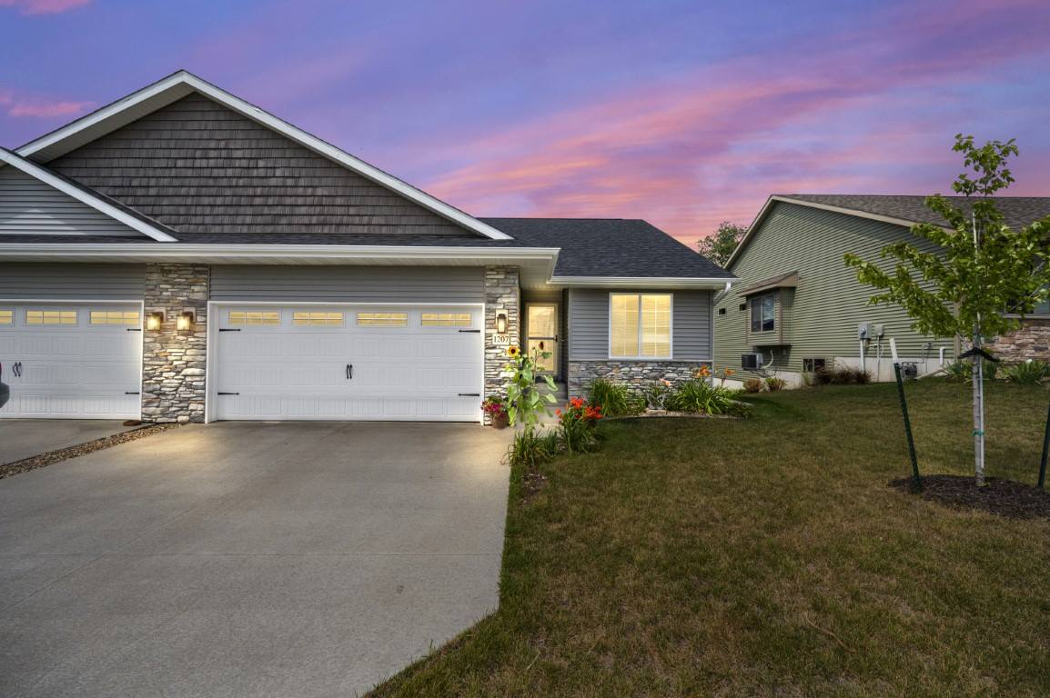 1207 Creekside Dr, Tiffin, IA 52340