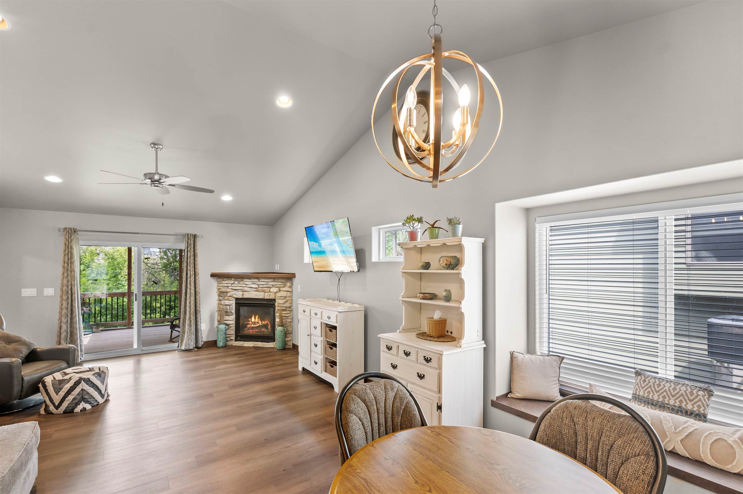 1207 Creekside Dr, Tiffin, IA 52340