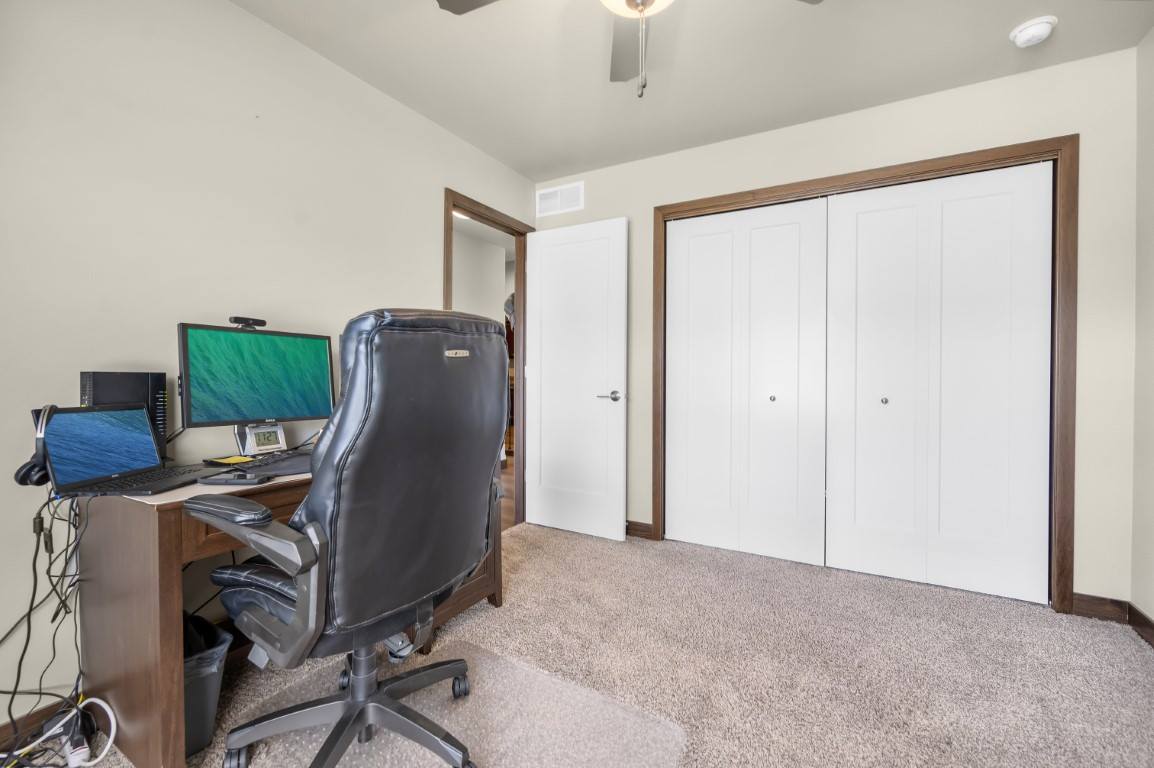 1207 Creekside Dr, Tiffin, IA 52340