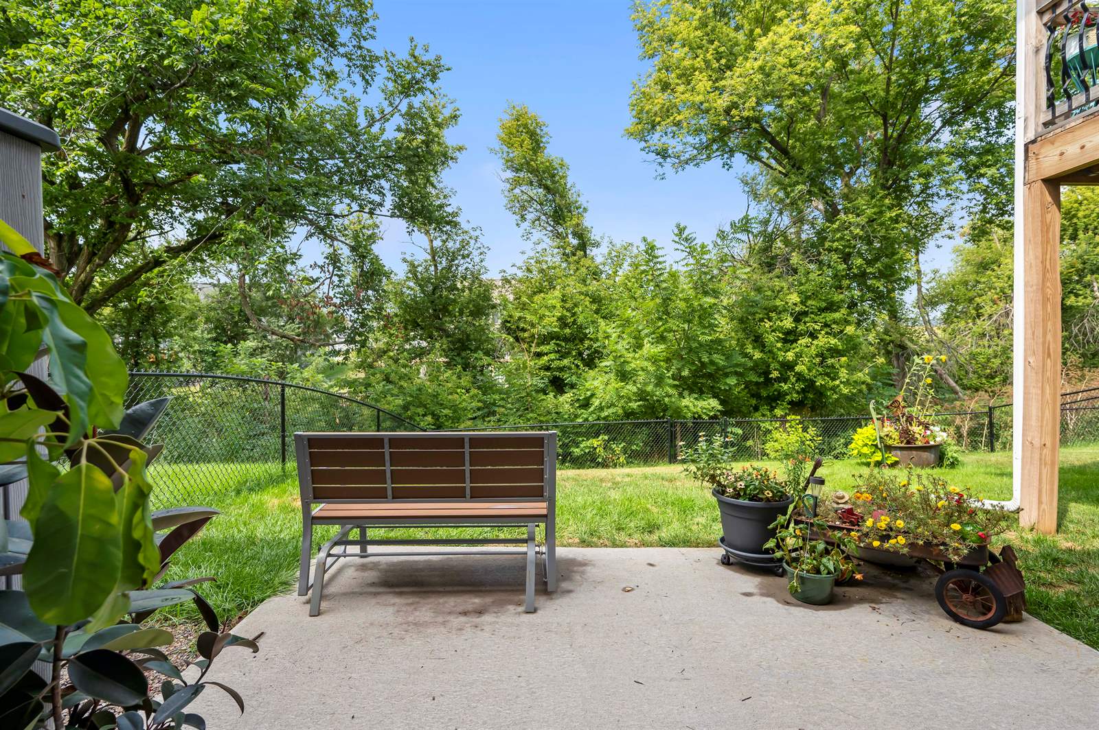 1207 Creekside Dr, Tiffin, IA 52340