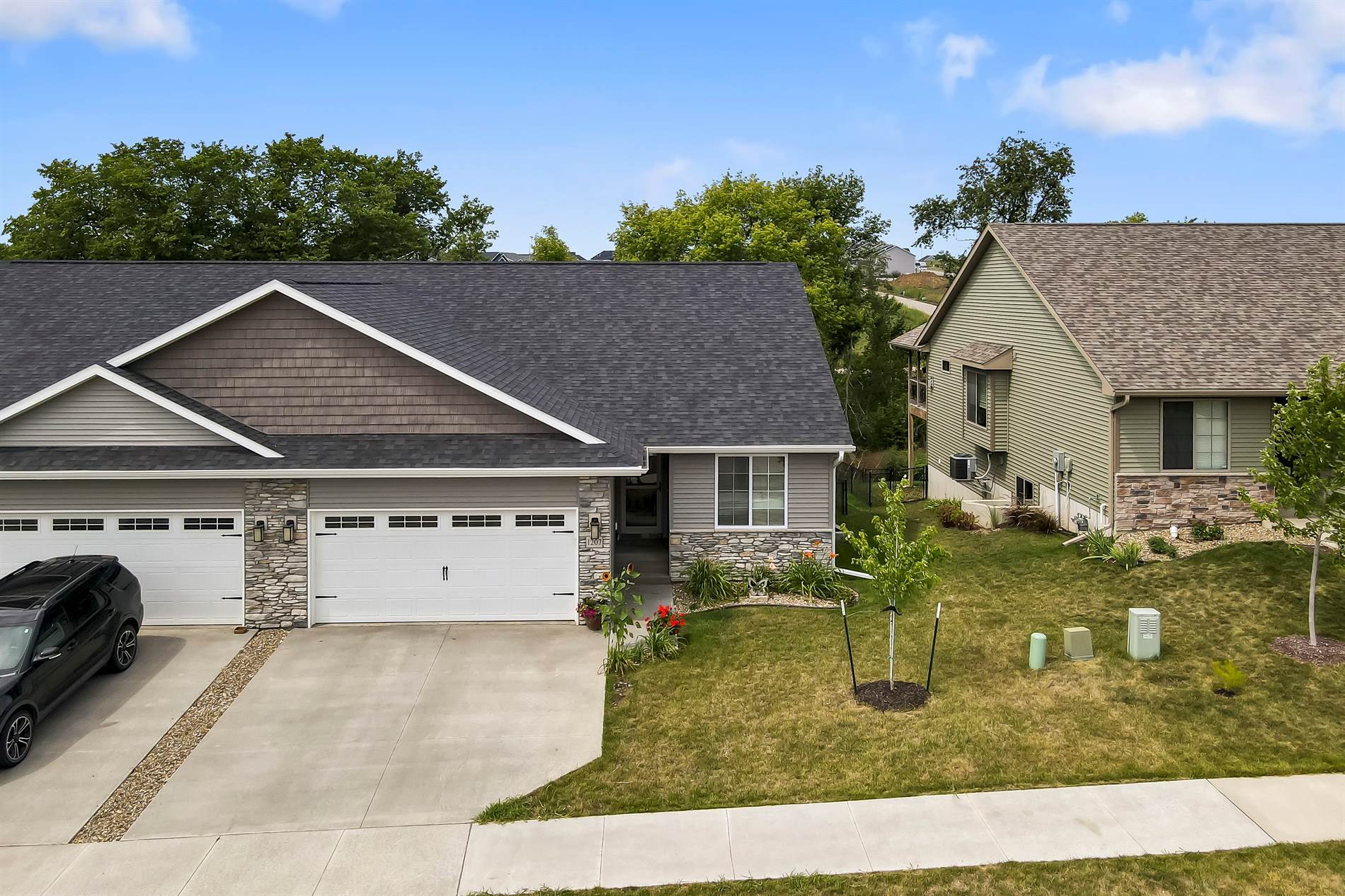 1207 Creekside Dr, Tiffin, IA 52340