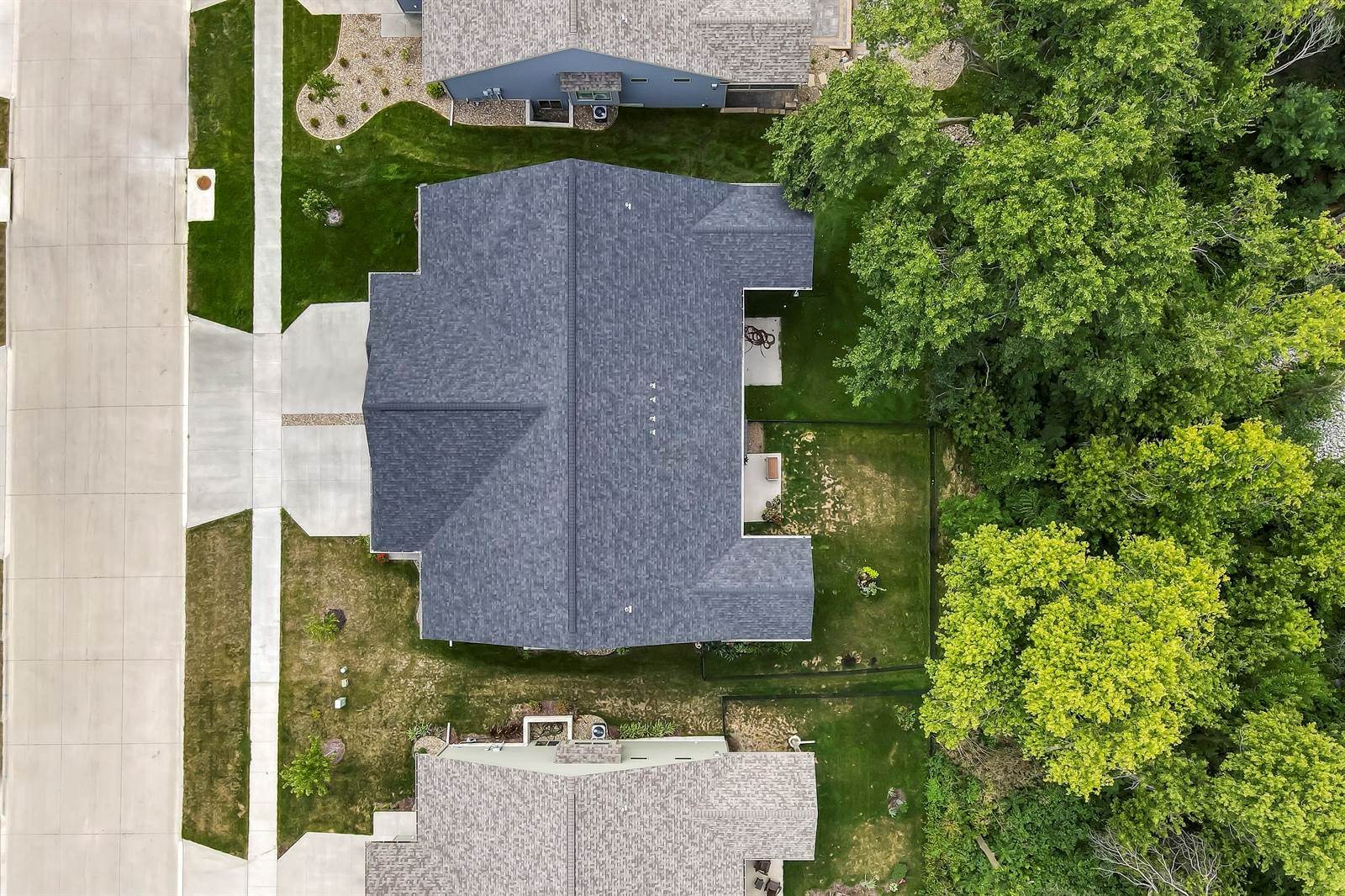 1207 Creekside Dr, Tiffin, IA 52340