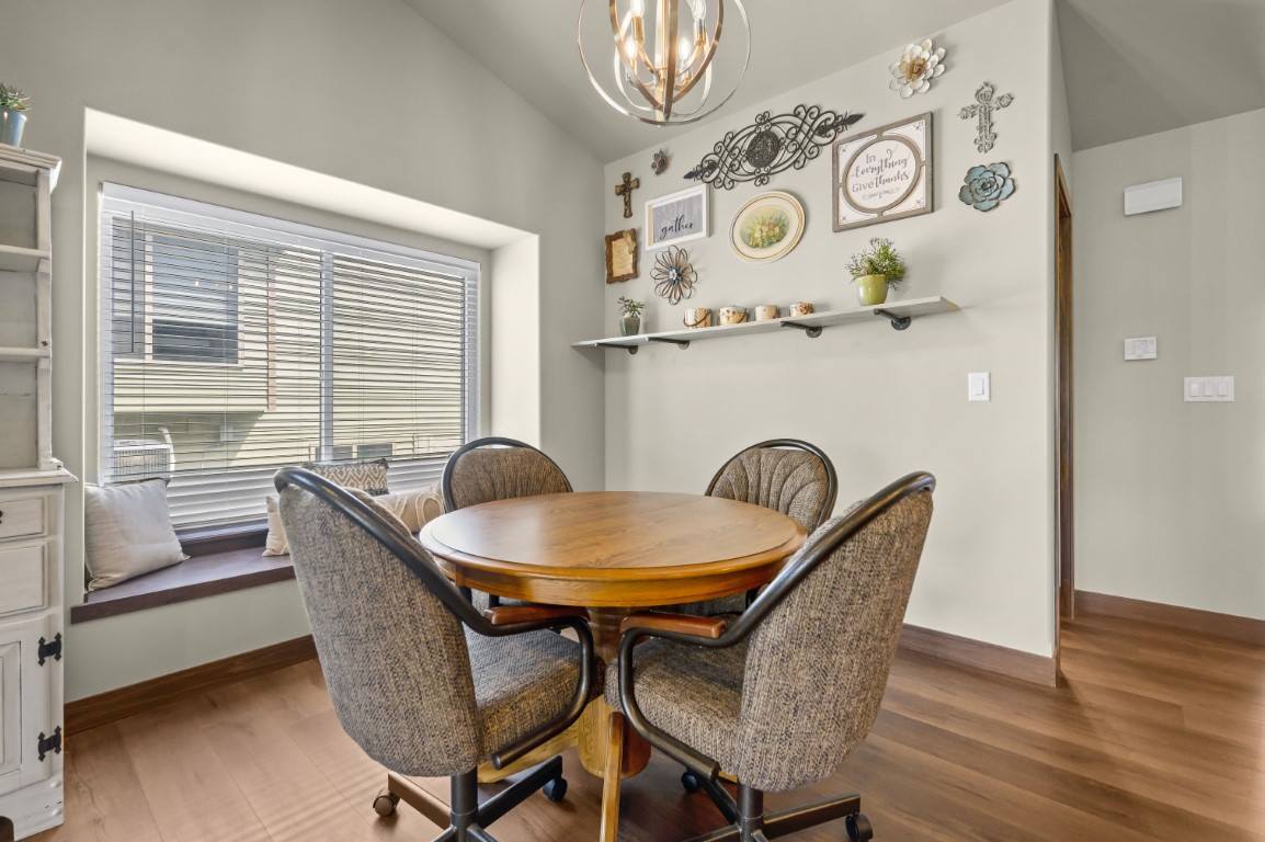 1207 Creekside Dr, Tiffin, IA 52340