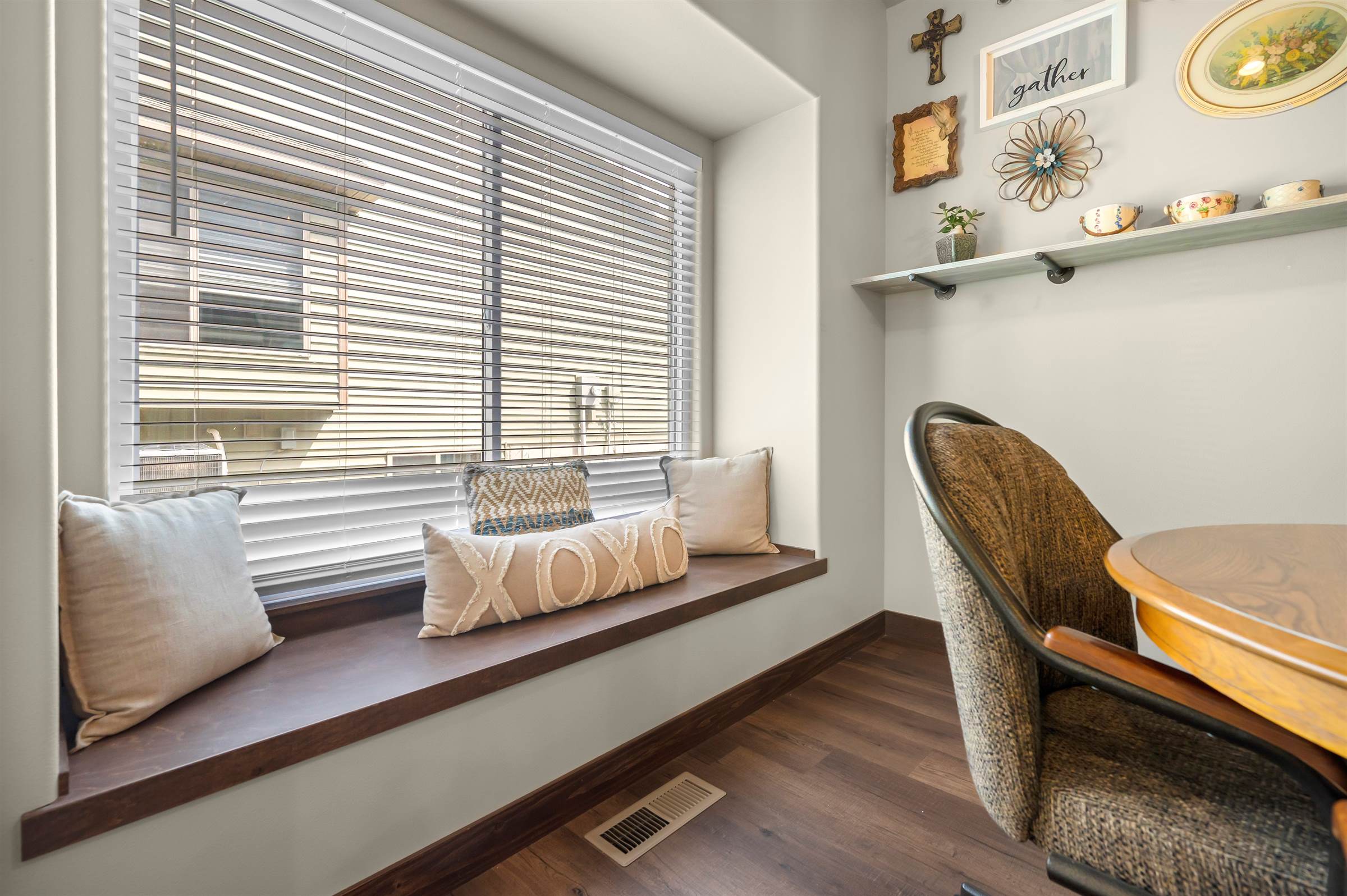 1207 Creekside Dr, Tiffin, IA 52340