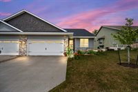 1207 Creekside Dr, Tiffin, IA 52340