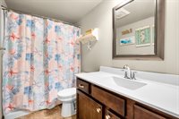 1207 Creekside Dr, Tiffin, IA 52340