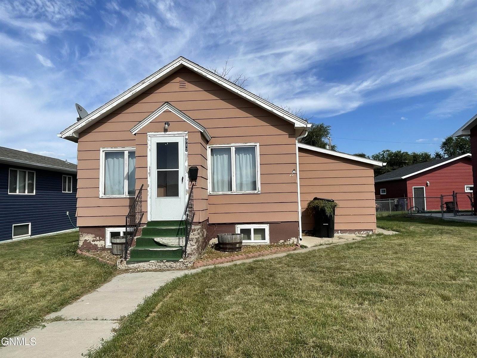 912 8th Avenue West, Williston, ND 58801