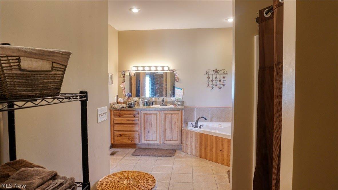 64900 Redbud Road, Cambridge, OH 43725