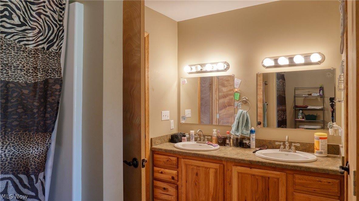 64900 Redbud Road, Cambridge, OH 43725