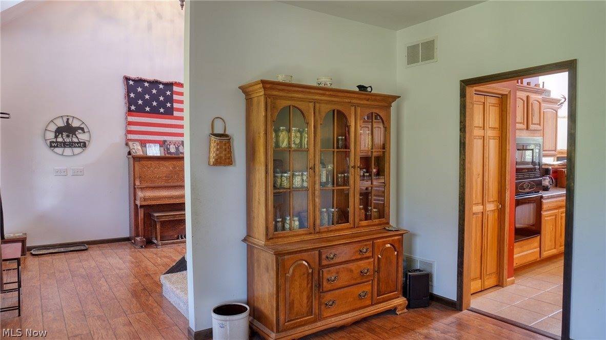 64900 Redbud Road, Cambridge, OH 43725