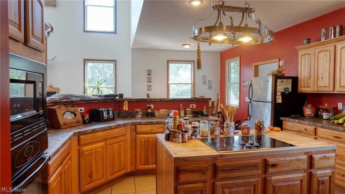 64900 Redbud Road, Cambridge, OH 43725