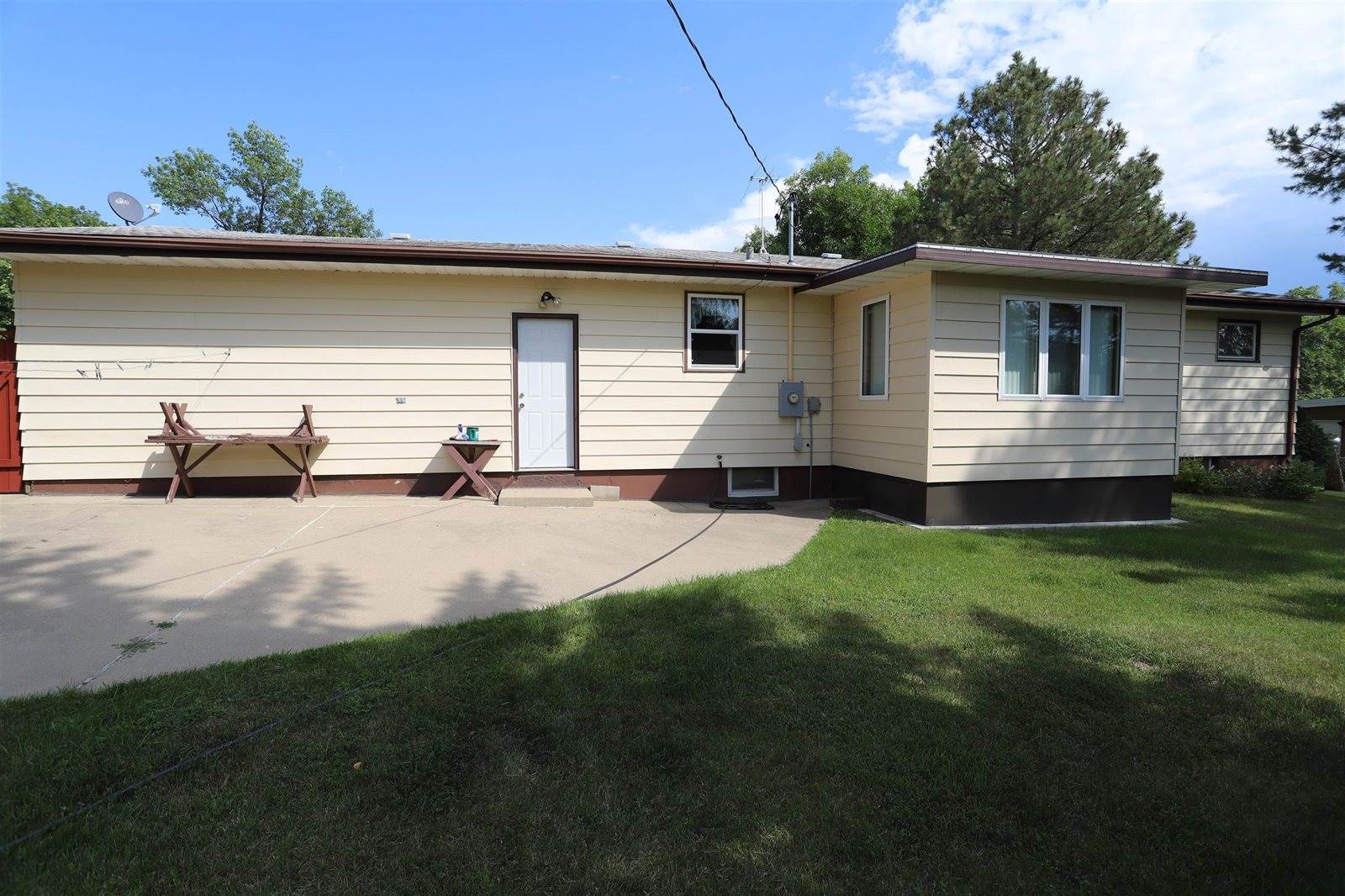 1815 7th ST NW, Minot, ND 58703